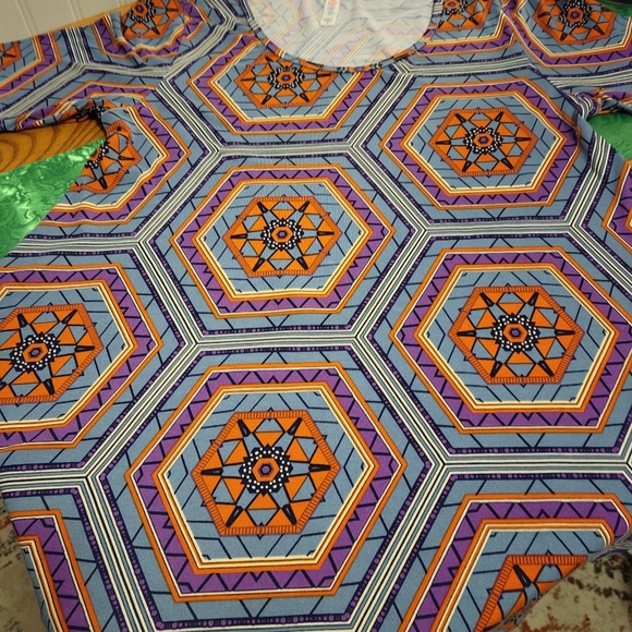 LuLaRoe Size M pullover swing top NWOT - Picture 2 of 8